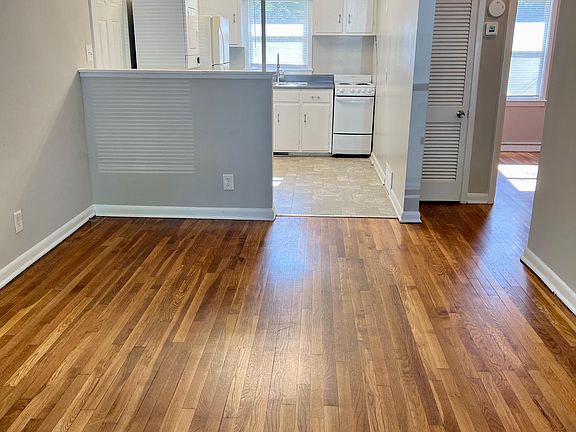 2nd image of 925 Dillard St #925