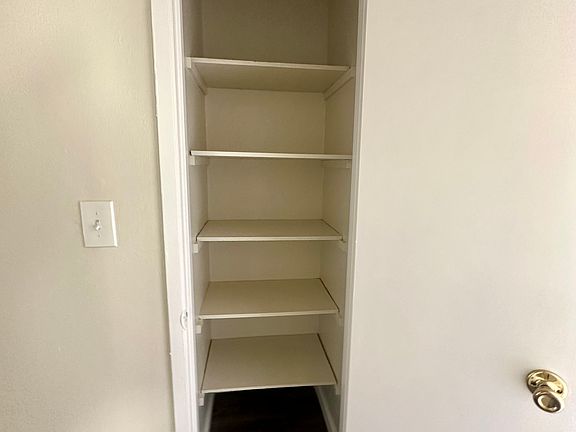 4th image of 423 E 13th St APT 9