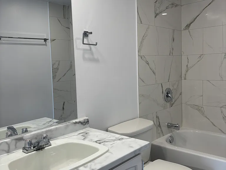 24 Dundas St #701 — Photo 16