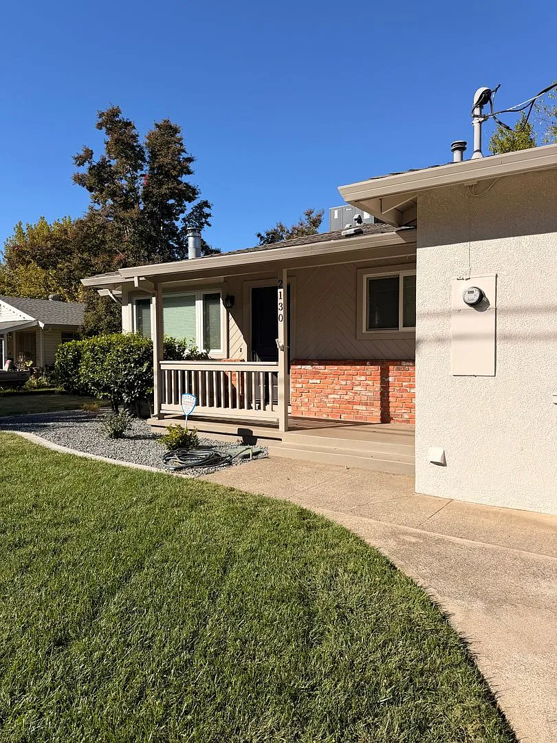Spacious Redding Home Near Downtown with Charming Backyard — Photo 2