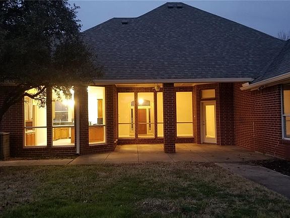 3rd image of 13325 Willow Creek Dr