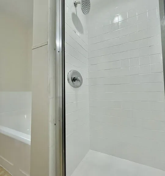 1600 N Martel Ave #B — Photo 34