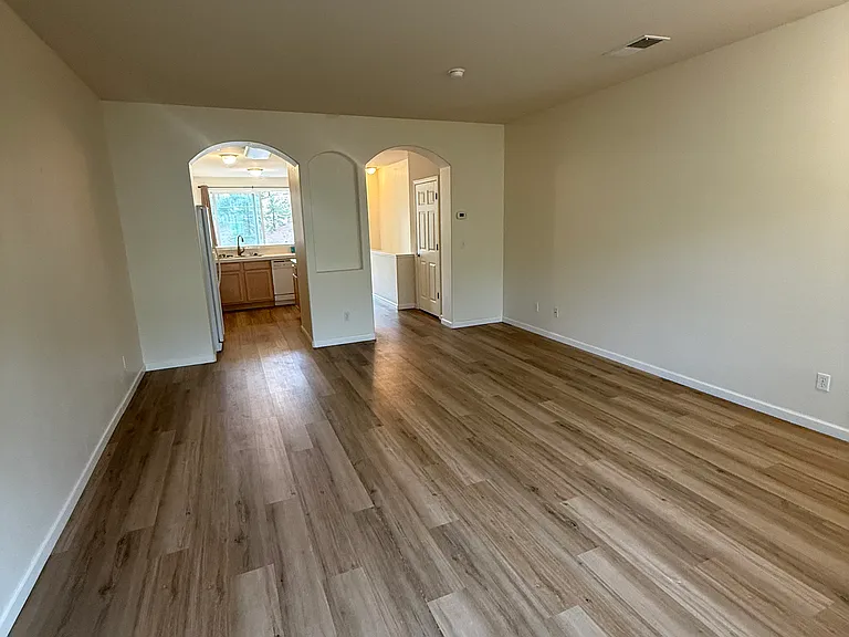 645 Madeline Jane Ln — Photo 4