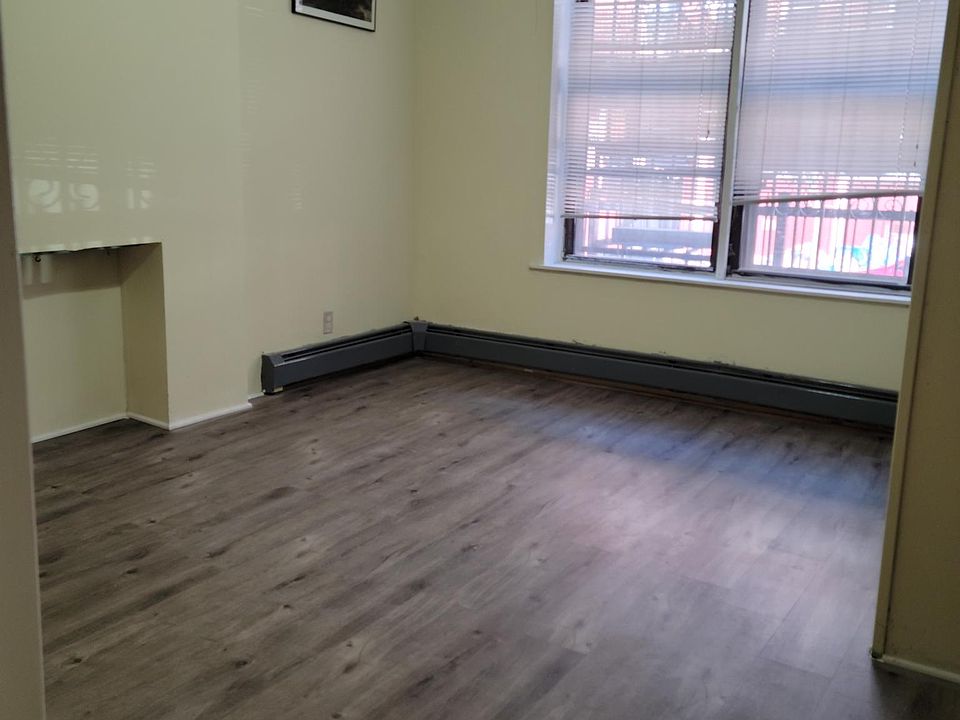 1st image of 2311 Loring Pl #1