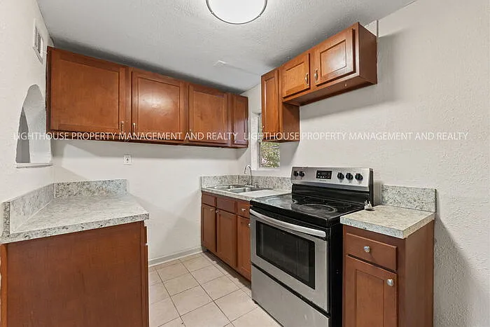 1417 W 31st St — Photo 15