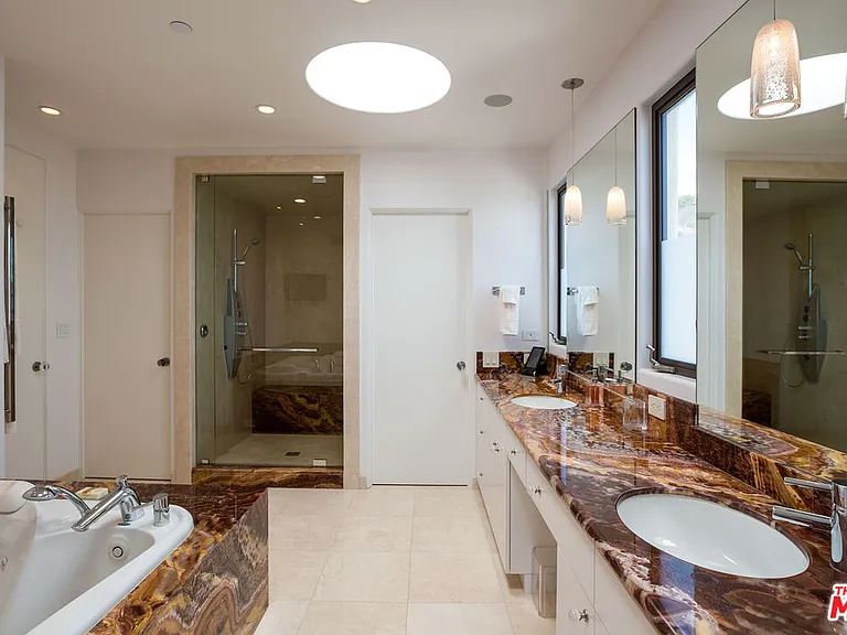24230 Malibu Rd — Photo 19