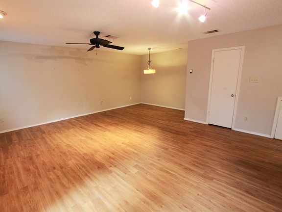 3rd image of 6817 Old Quarry Ln