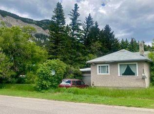 14821 S 21st Ave, Crowsnest Pass, AB T0K0E0