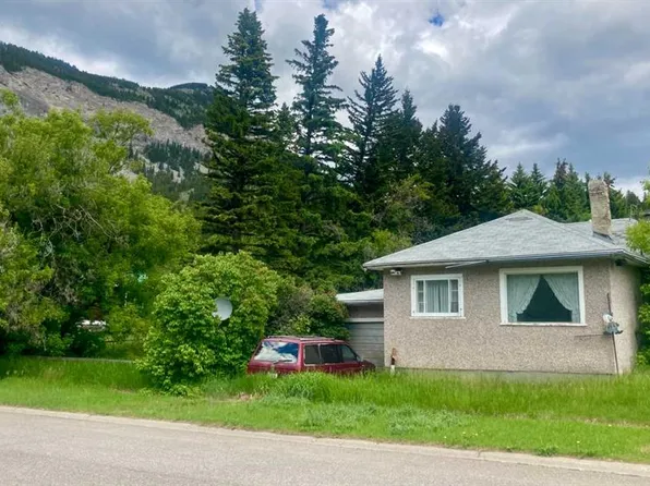 14821 S 21st Ave, Crowsnest Pass, AB T0K 0E0