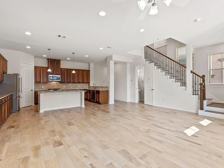14 W Oaks Dr — Photo 4