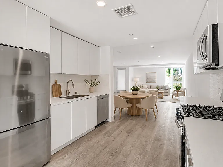 11700 Magnolia Blvd #209 — Photo 3