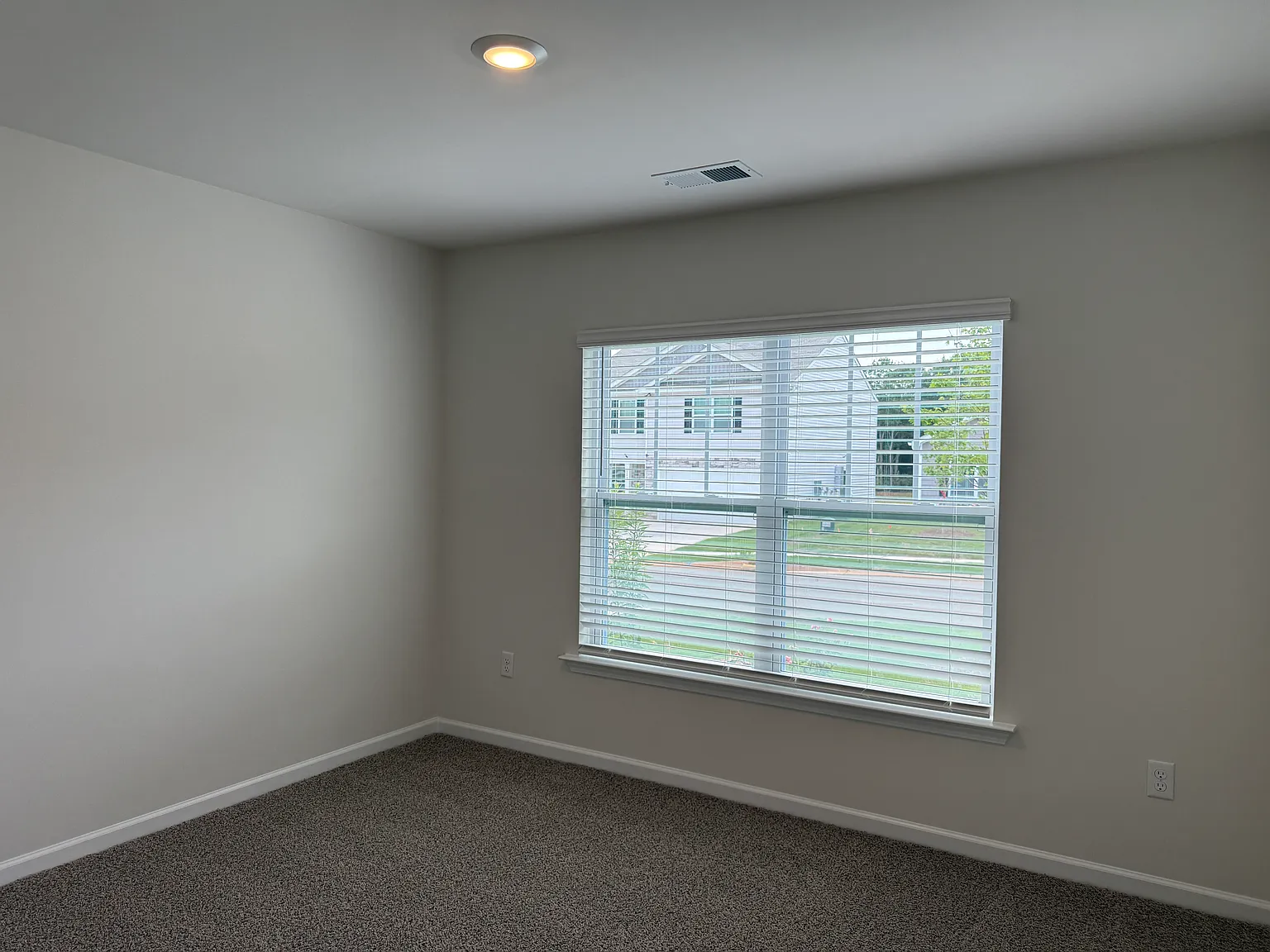3 bed, 1618 sqft, $2,100 — Photo 3