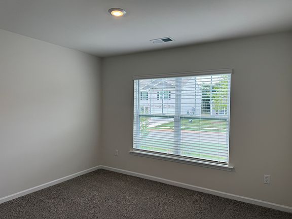3rd image of 121 Cascade Ln