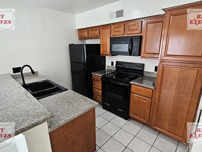 1664 W Park Wood Ln — Photo 9
