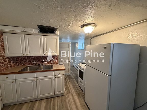 3rd image of 560 Oneida Ave #1