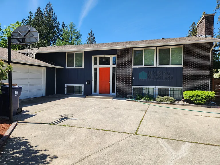 3318 S Bernard St — Photo 1