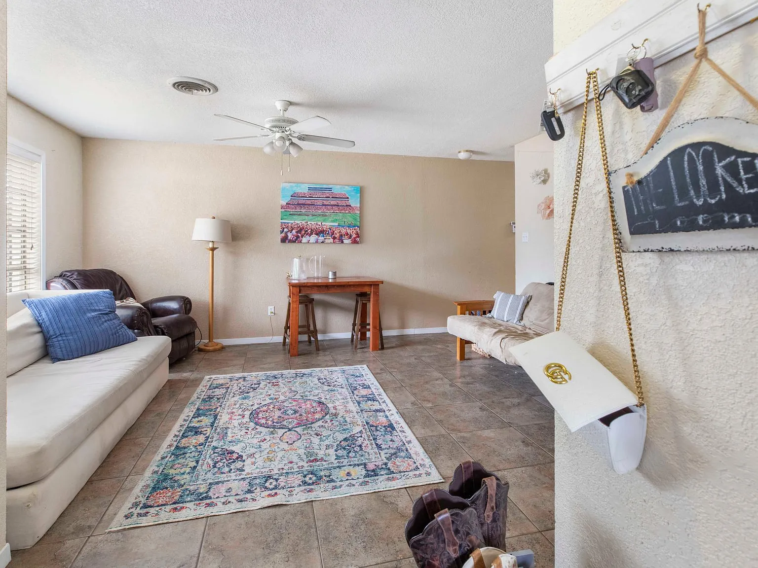 4 bed, 1927 sqft, $3,400 — Photo 3