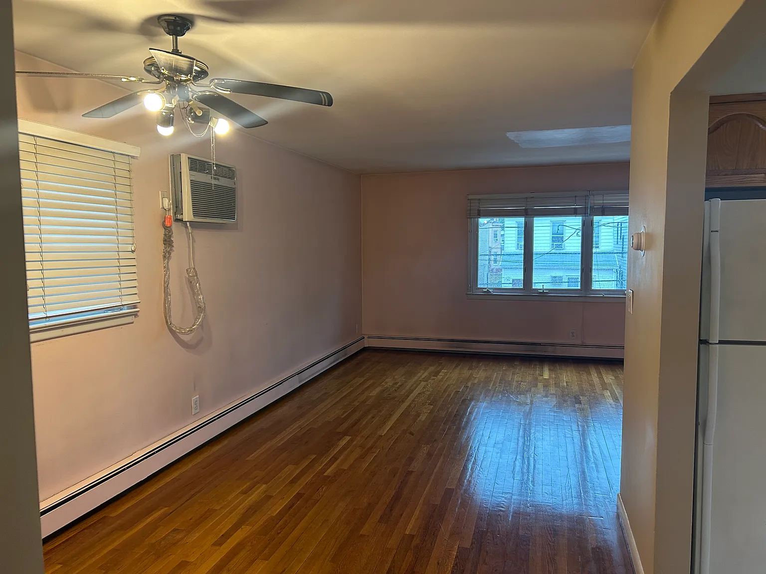 3 bed, 1200 sqft, $2,500 — Photo 3