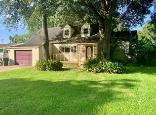 3128 Charles Ave, Groves, TX 77619