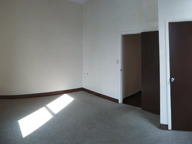 215 Albion Pl — Photo 8