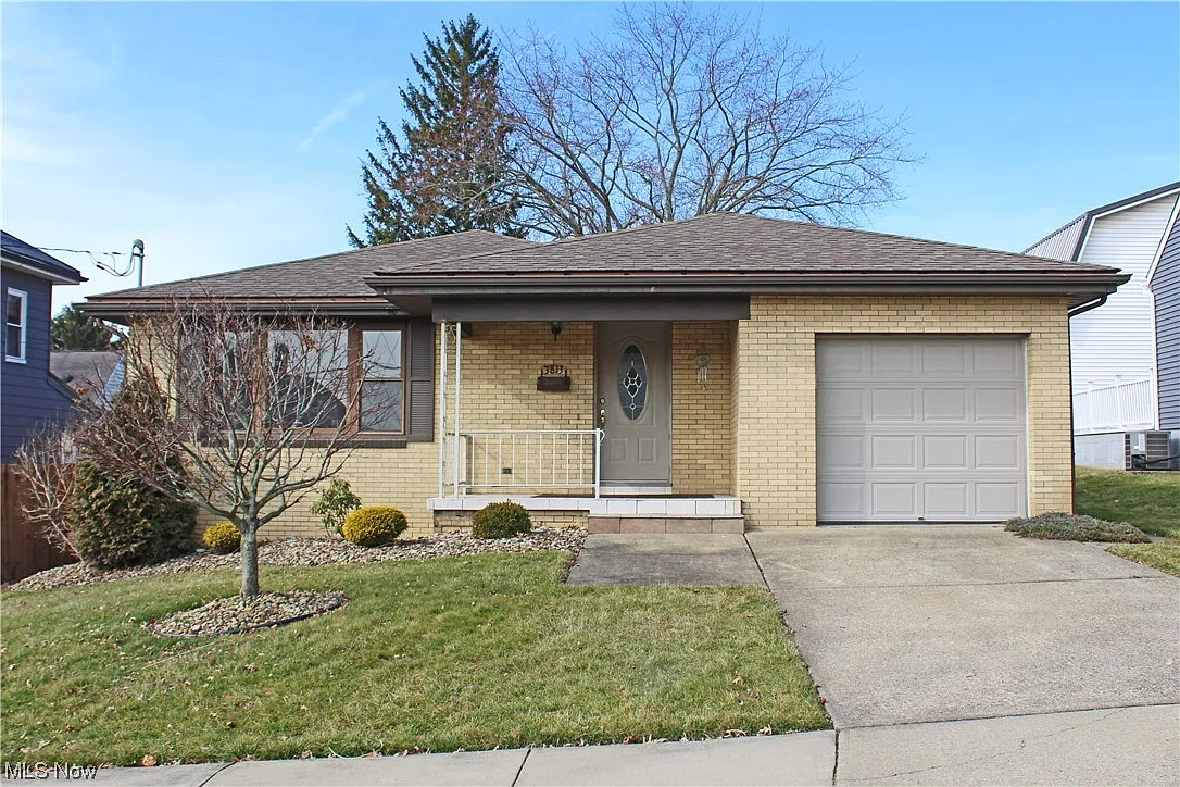 3813 Hanlin Way photo 1