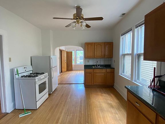 5th image of 2632 N Marshfield Ave