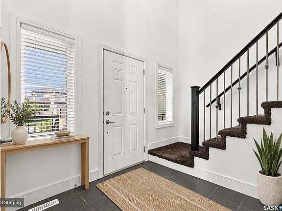 5th image of 242 Pohorecky Street