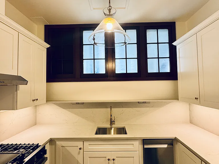 715 Washington Pl #3F — Photo 1