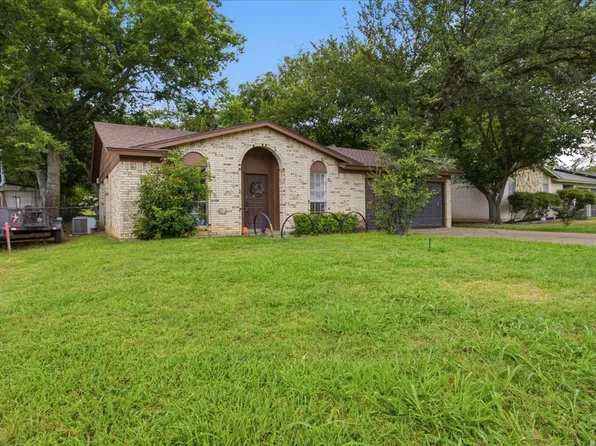 701 N Douglas Ave, Cleburne, TX 76033