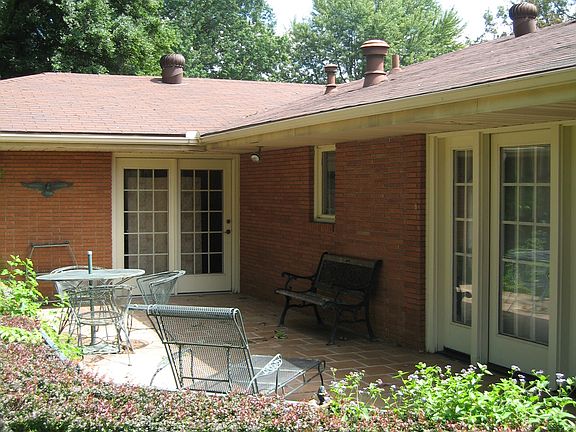 5th image of 2105 N Stratford Dr