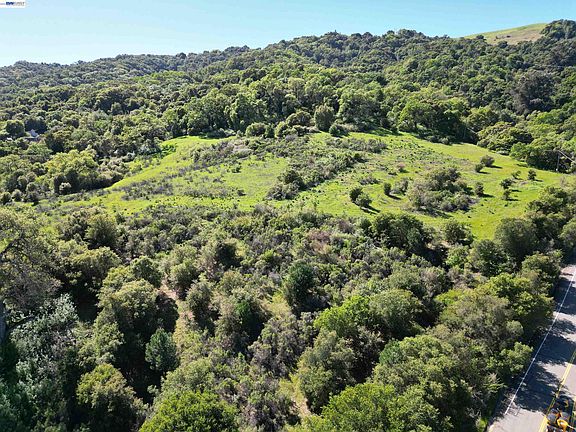 4th image of 3984 Foothill Rd