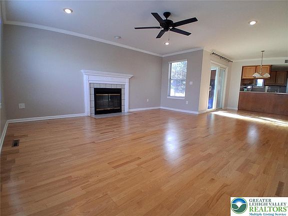 4th image of 1607 Briarwood Ln #A