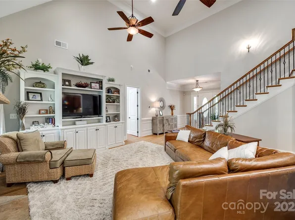 364 Stone Cliff Ln, Lake Wylie, SC 29710