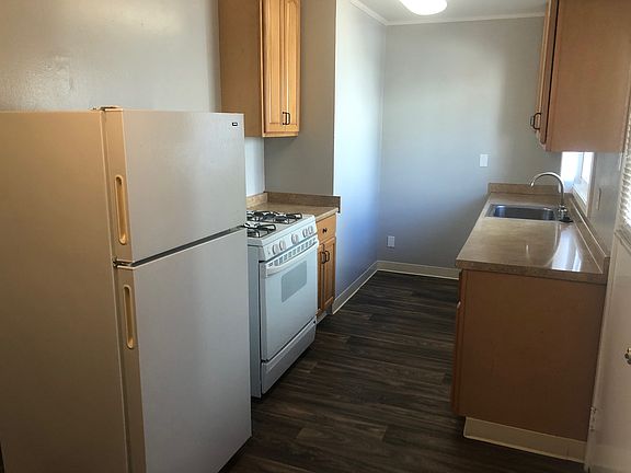 5th image of 545 University Dr