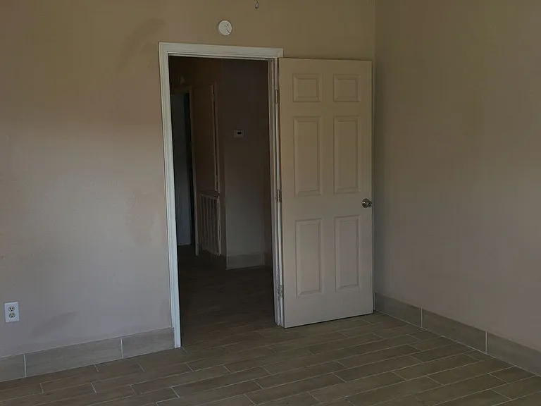 3419 Sealy St — Photo 2