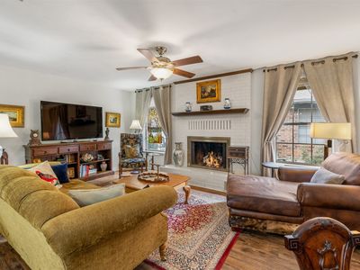 500 E College St APT 4, Athens, TX, 75751