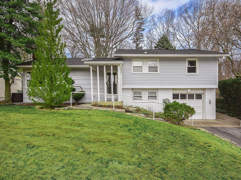 1st image of 25 Woodridge Ln