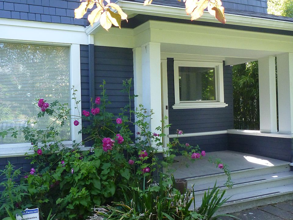 Front yard w/porch and fence