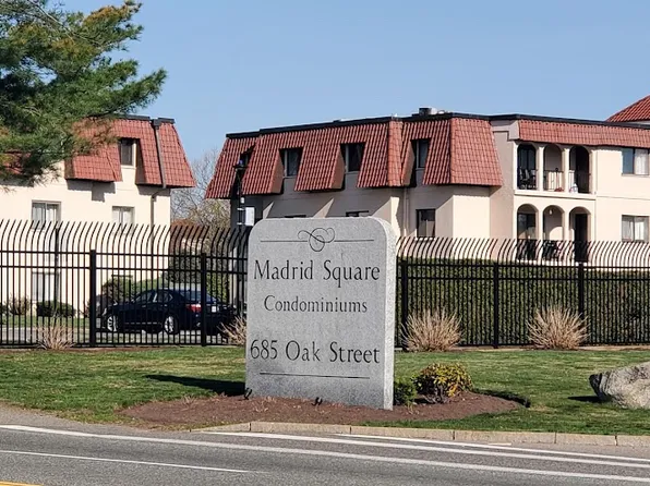 685 Oak St #15-7, Brockton, MA 02301