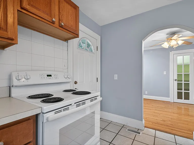 121 W Government Ave #A — Photo 9