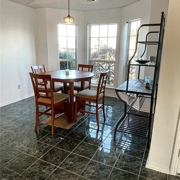 261 Locust Dr — Photo 2