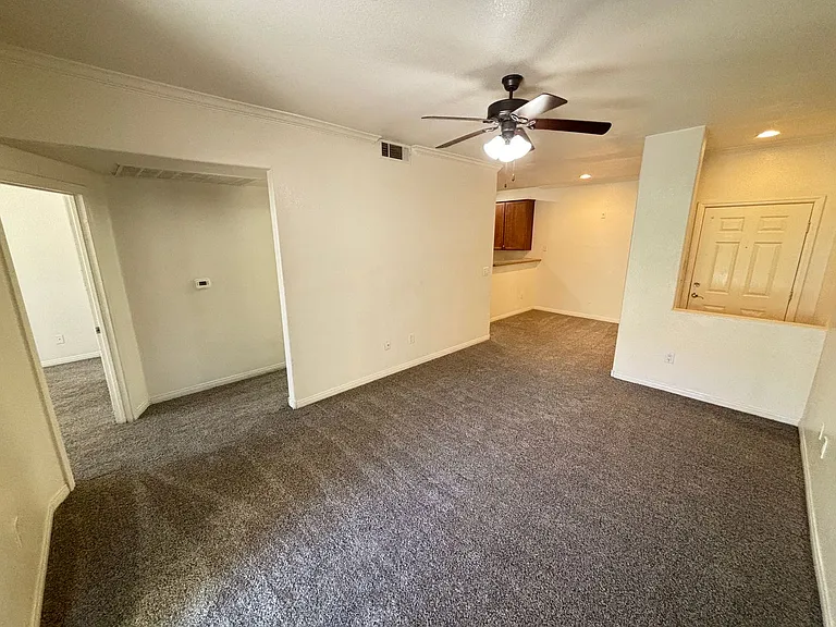 4400 S Jones Blvd #1041 — Photo 5