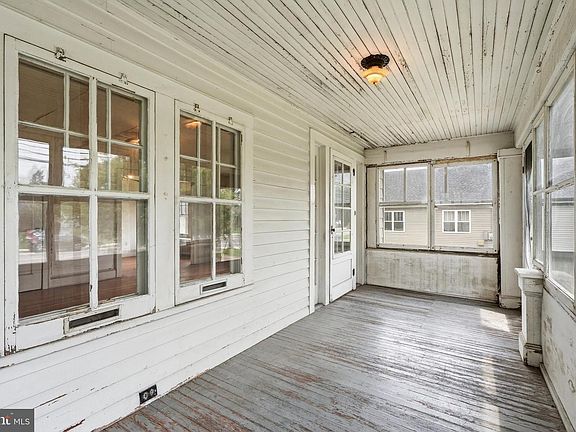 4th image of 117 Main St