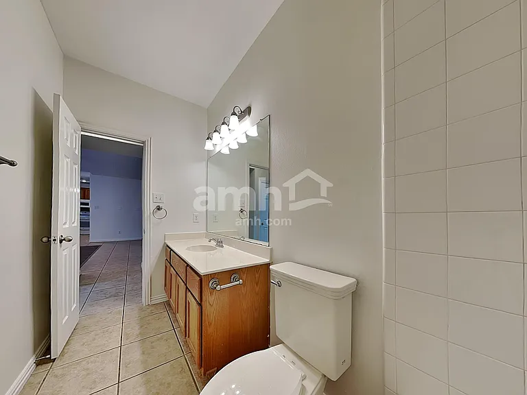 8001 Amesbury Ln — Photo 20