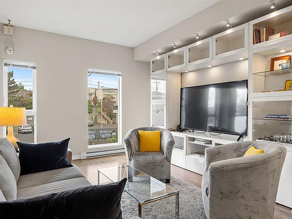 3rd image of 767 Tyee Rd #404