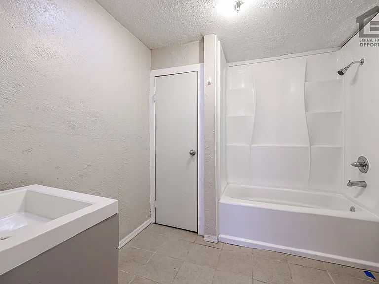 903 W Pierson St — Photo 14