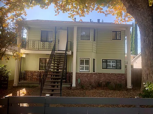 824 1/2 9th Ave #UPPER Photo 1