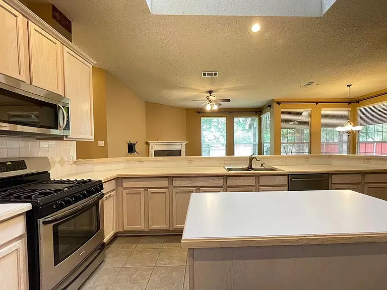5106 Springflower Dr — Photo 10