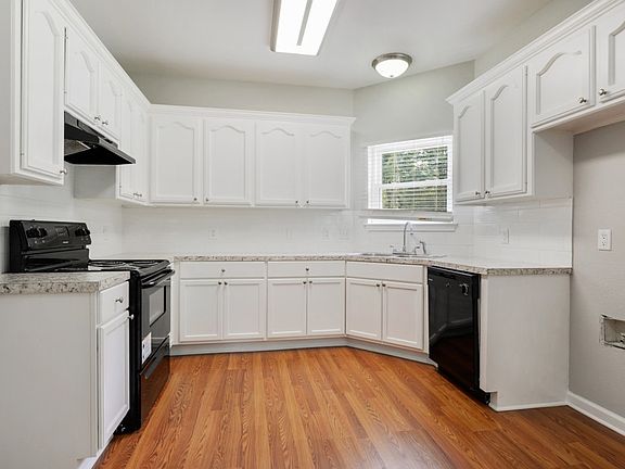 3rd image of 44125 Lake Village Dr