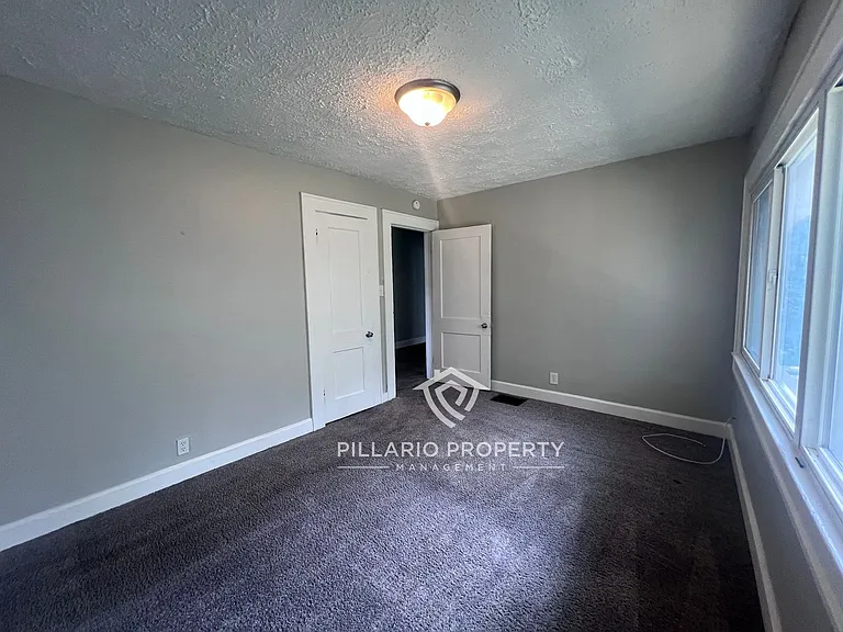 3326-3328 N Park Ave — Photo 8